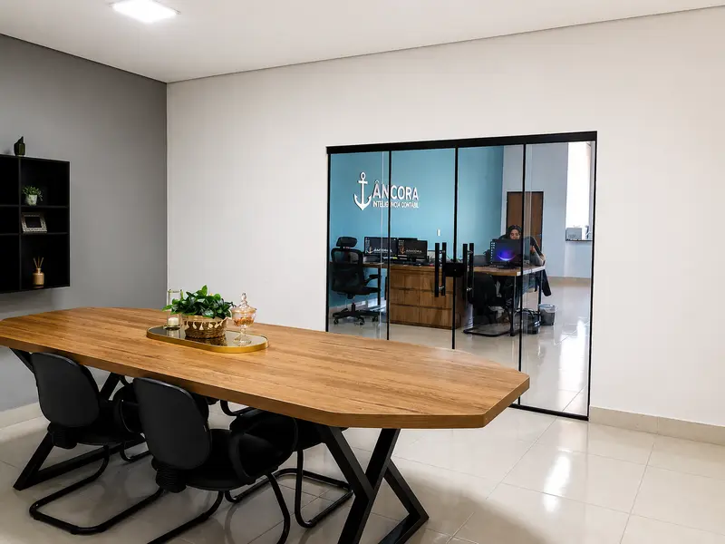 Sala de reunião e escritório da Âncora Inteligência Contábil em Luziânia